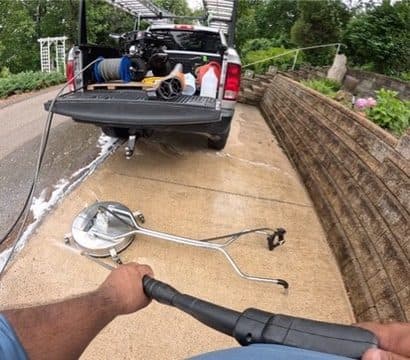 Surface cleaner running on a driveway