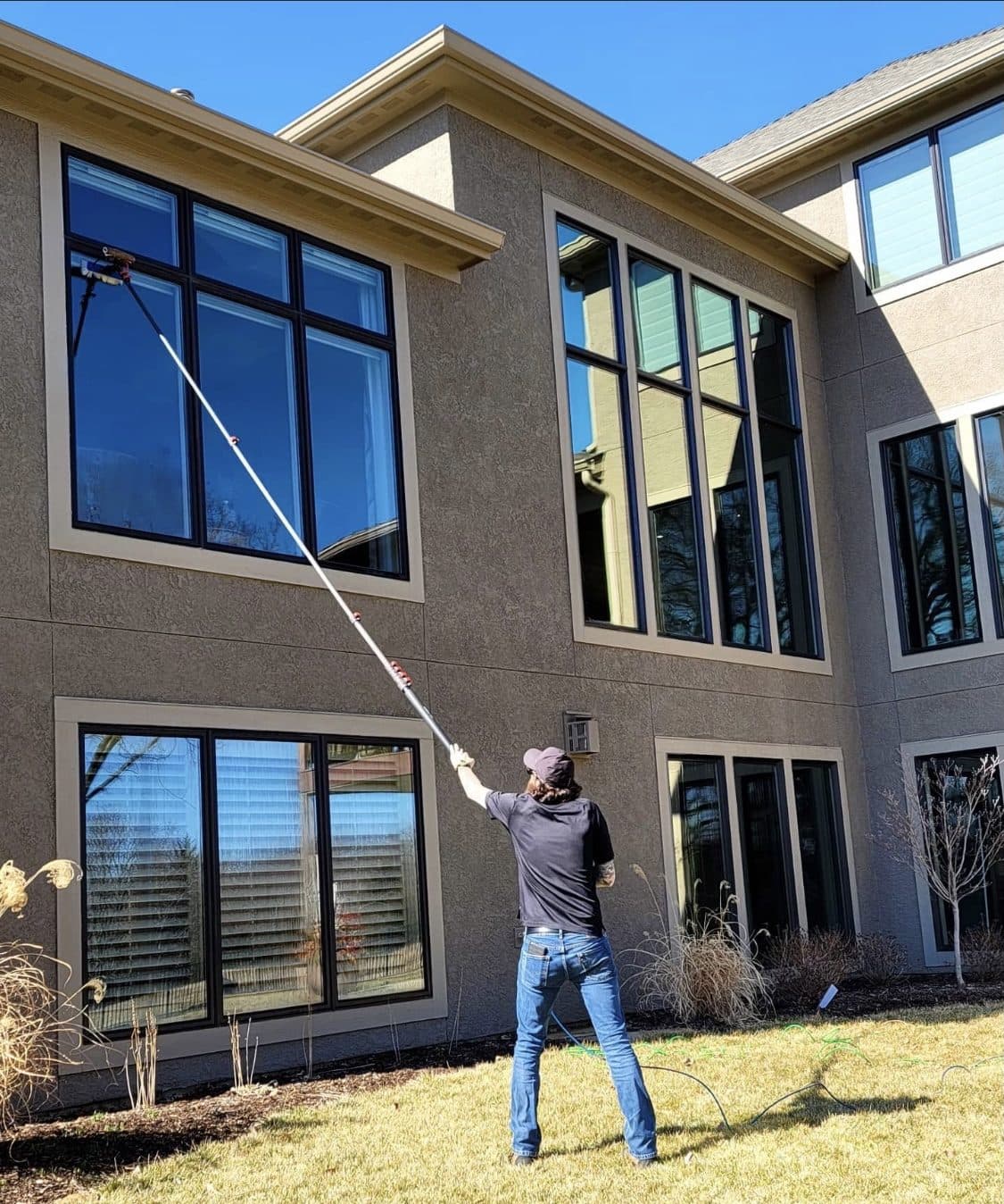 Water-fed pole cleaning second-story windows